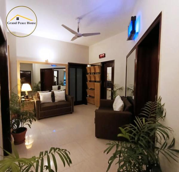 לינה וארוחת בוקר איסלמאבד Grand Peace House II מראה חיצוני תמונה
